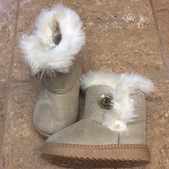 Other - Girl’s Beige Faux Suede Winter Boots.